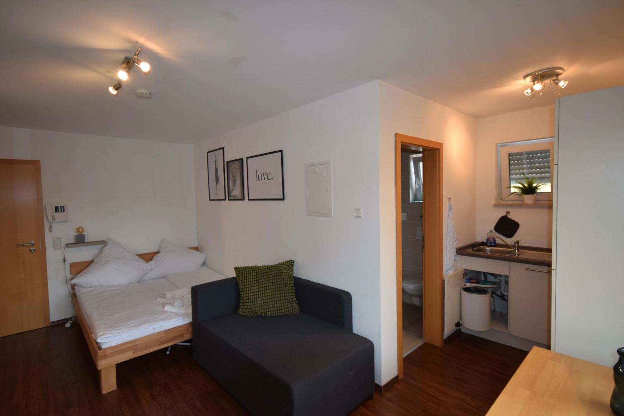 Nestwerk Komfort R23-12 - Balkon, Arbeitsplatz & Zentrumsnah Biberach an der Riß Esterno foto
